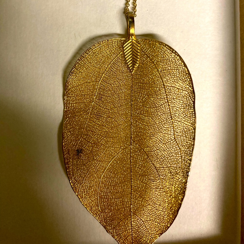 Lola Soula leaf necklace